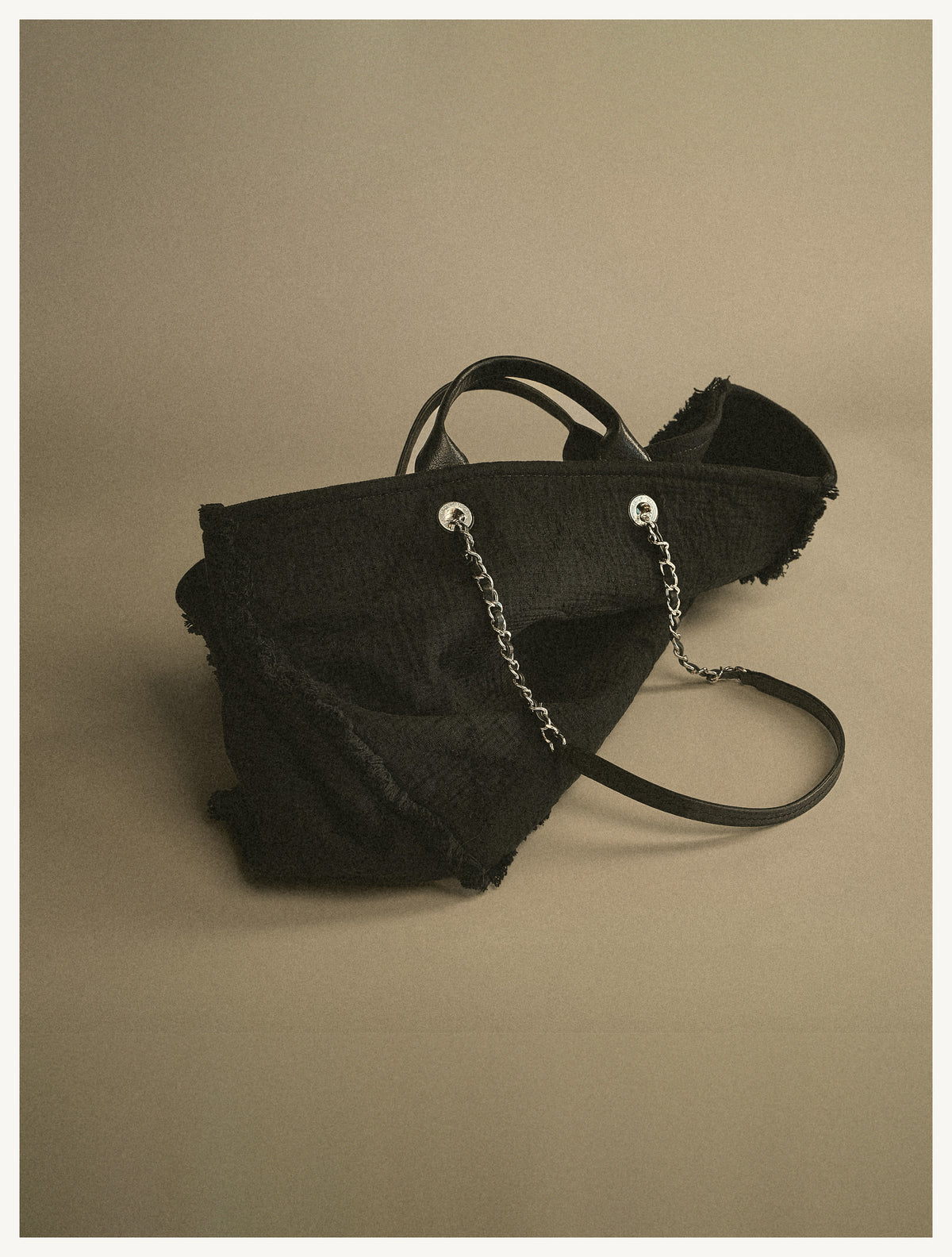 Chanel Deauville Tote, black – side view with chain strap