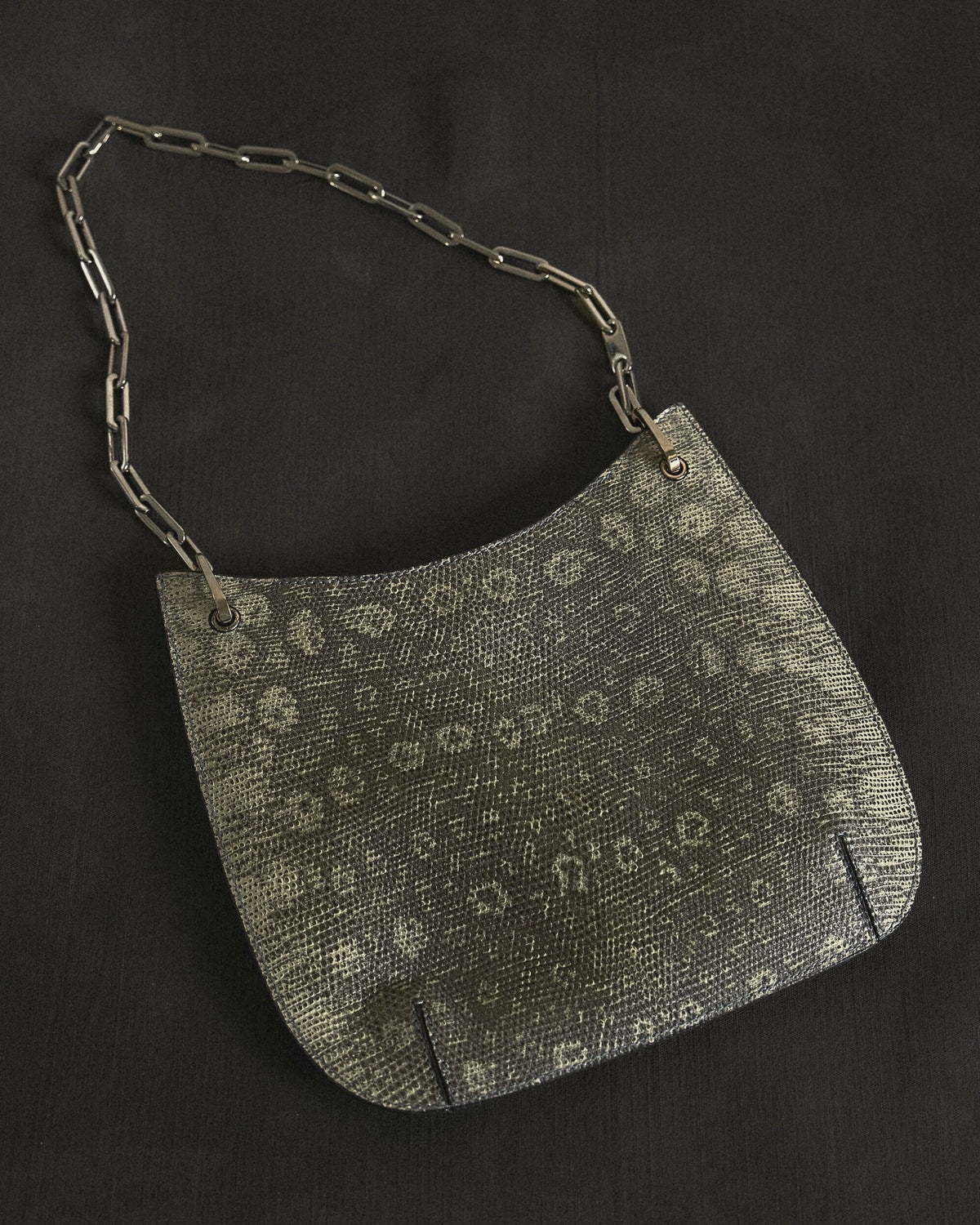 Gucci chain shoulder bag – front view flat