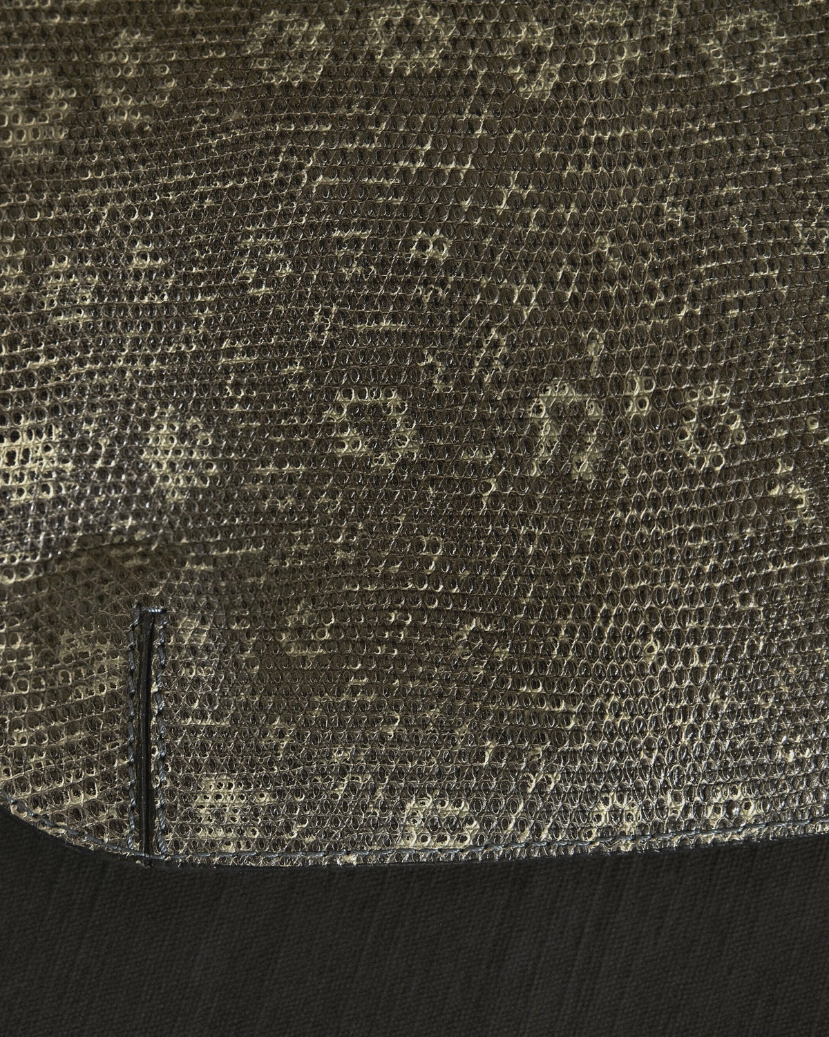 Gucci chain shoulder bag – leather texture close-up