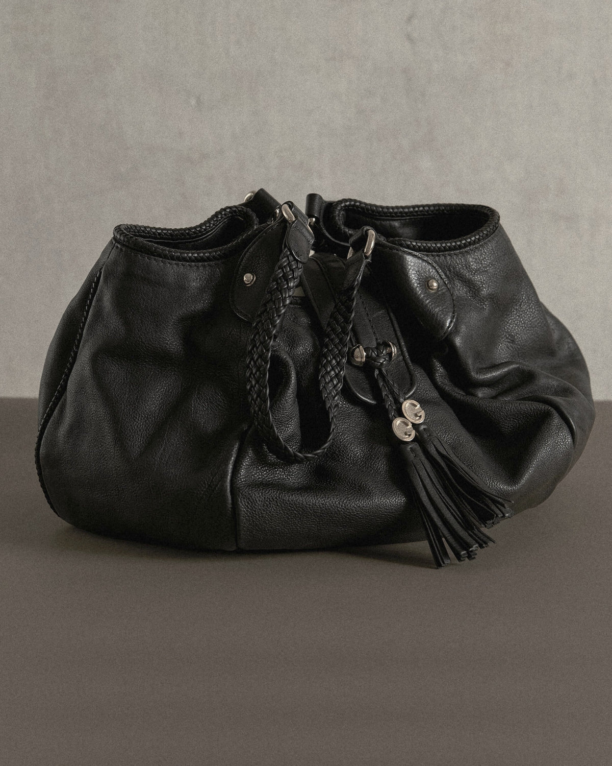 Gucci Marrakech Hobo, black leather – front view with tassels