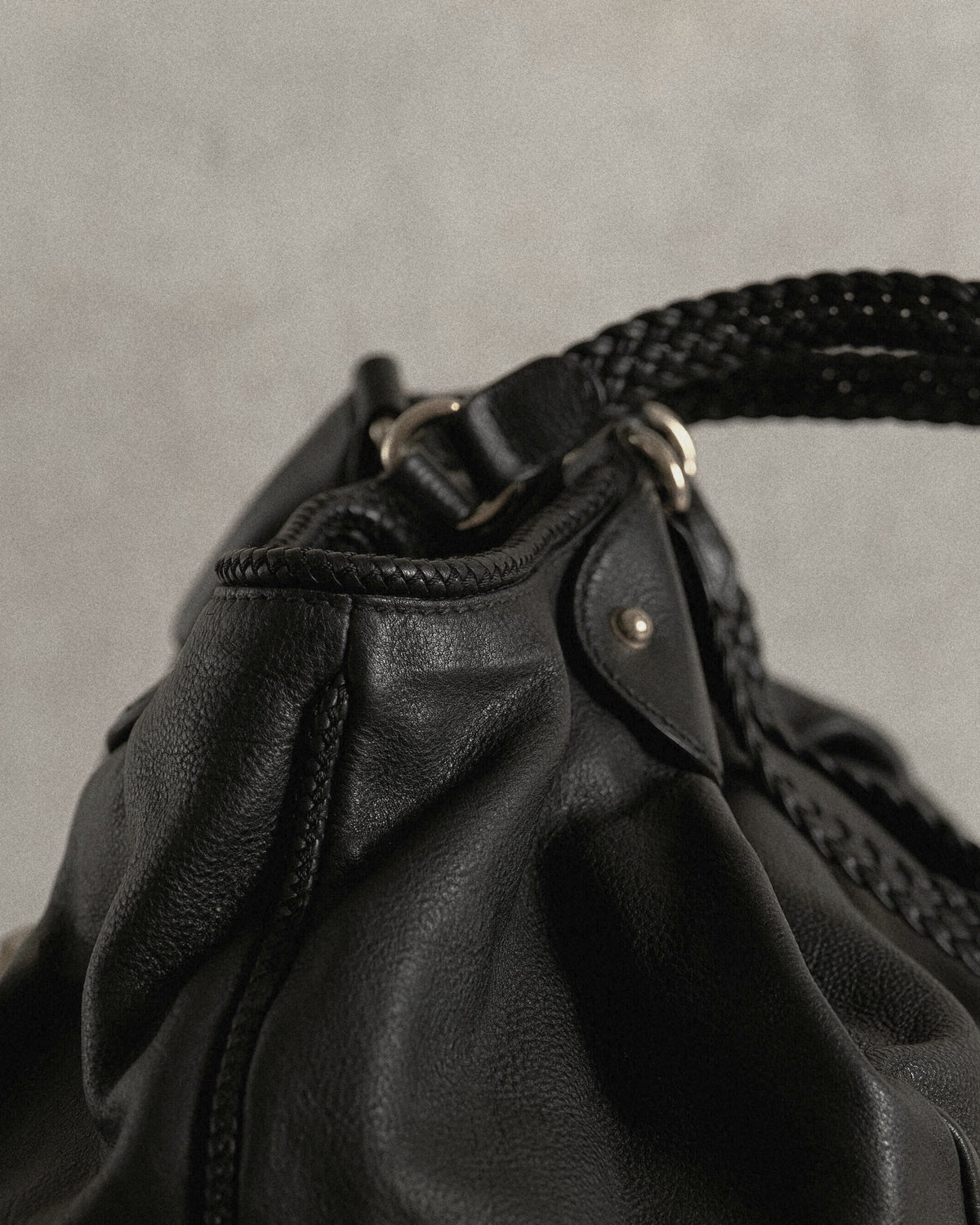 Gucci Marrakech Hobo, black leather – braided strap detail
